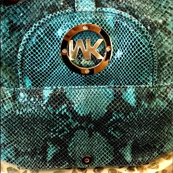 Micheal Kors Turquoise Snake Skin Bag - Picture 5 of 16